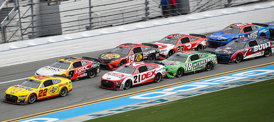 NASCAR 2022 Cup Series Cook Out Southern 500 Betting Favorites & Odds Analysis