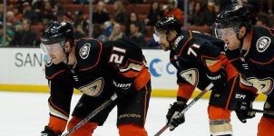 Ducks and Blackhawks Are Close in NHL Betting Lines for Thursday