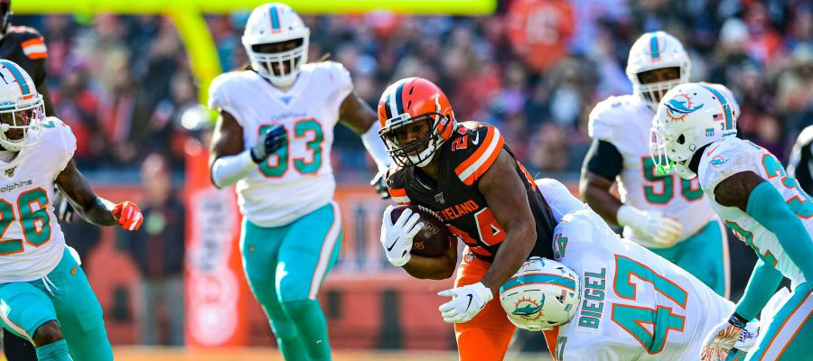 Sunday Night Football Picks: Dolphins vs. Browns Spreads, Odds, Predictions in Week 17